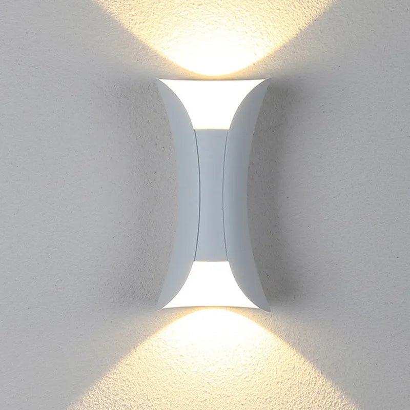 Irondale Modern Curved LED Outdoor Wall Sconce – Wall-Mounted Fixture for Courtyard/Patio