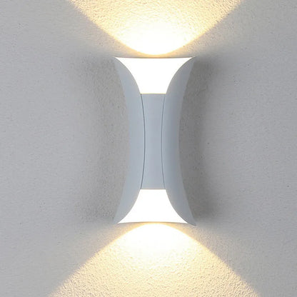 Irondale Modern Curved LED Outdoor Wall Sconce – Wall-Mounted Fixture for Courtyard/Patio