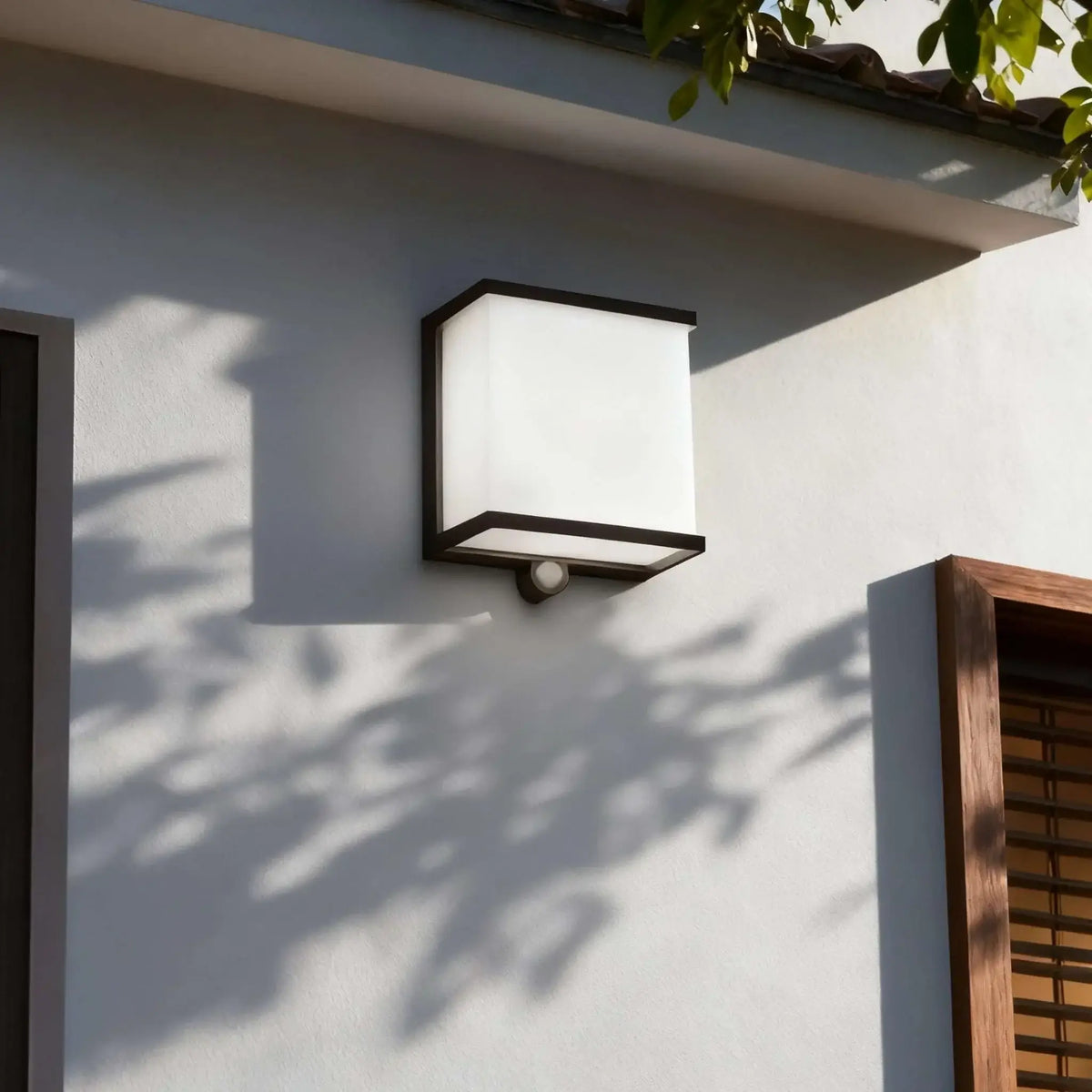 Lunara Modern Solar LED Outdoor Wall Lamp – Waterproof Sensor Light for Courtyard