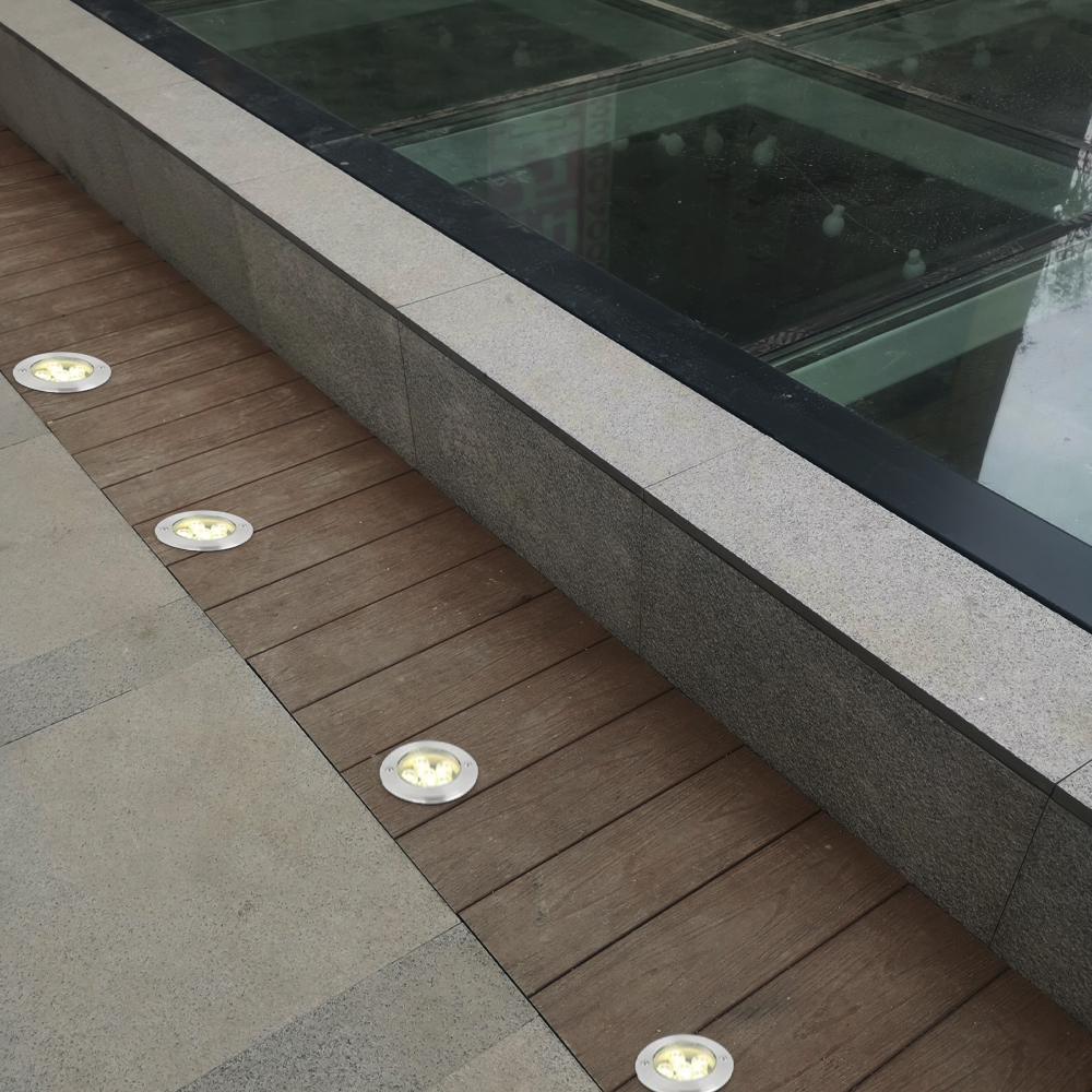 Irondale Minimalist Column Deck Step Light – Black Metal/Glass for Outdoor