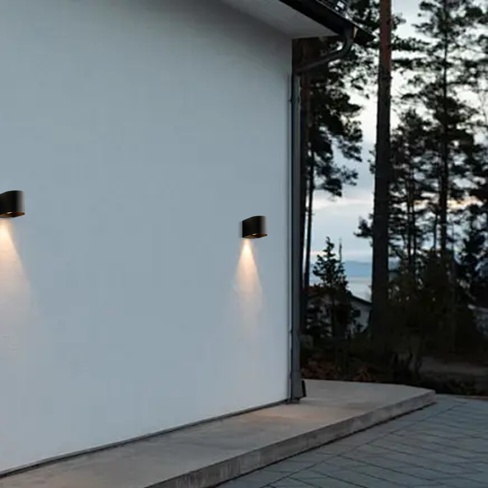 Irondale Industrial Cylindrical Wall Lamp – Black Metal for Outdoor Use