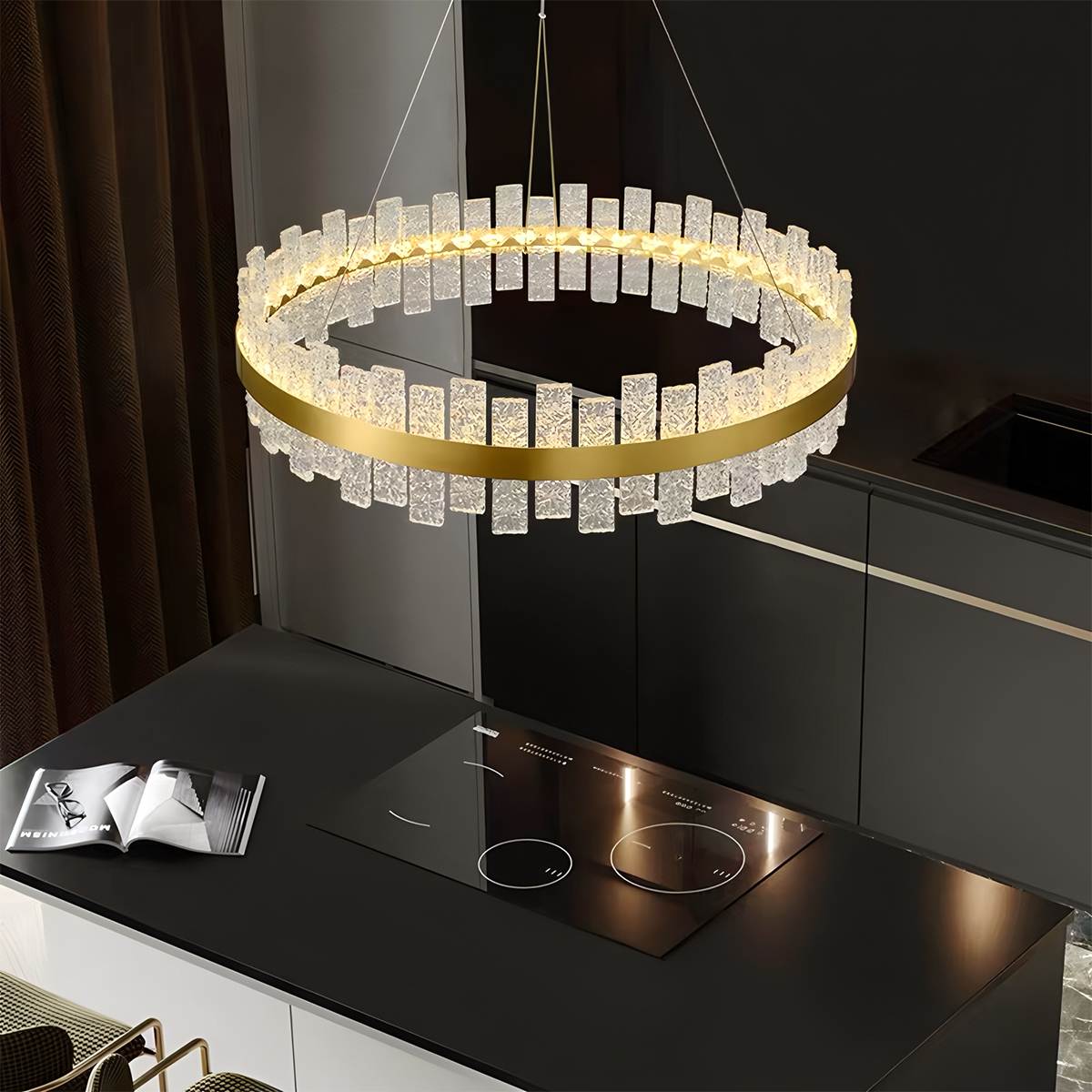 Avis Chandelier