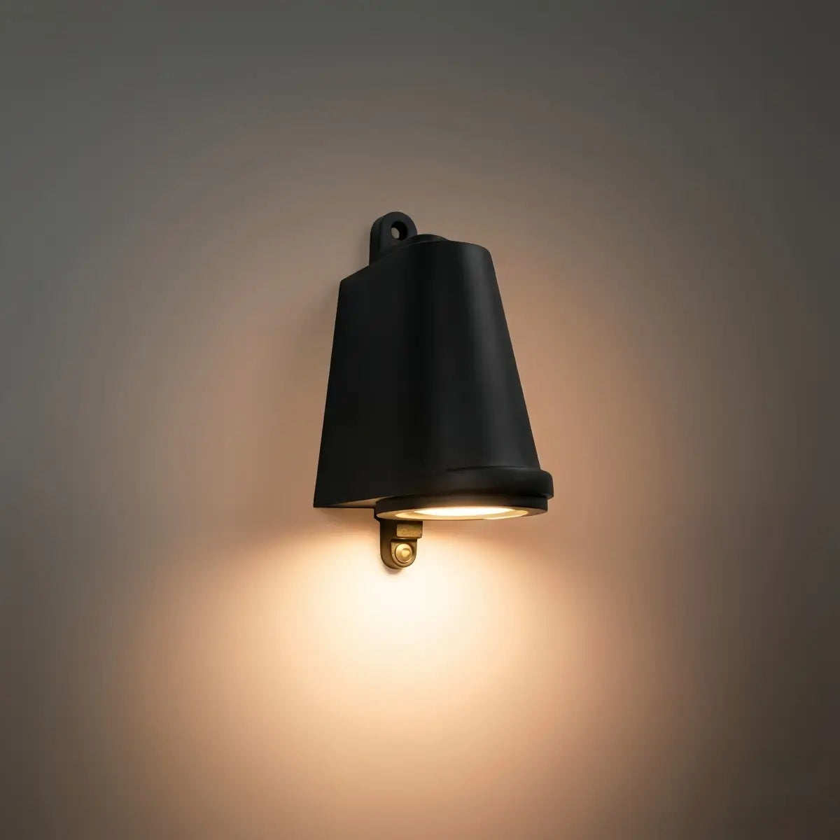Nuvlight_Outdoor_Wall_Lamp