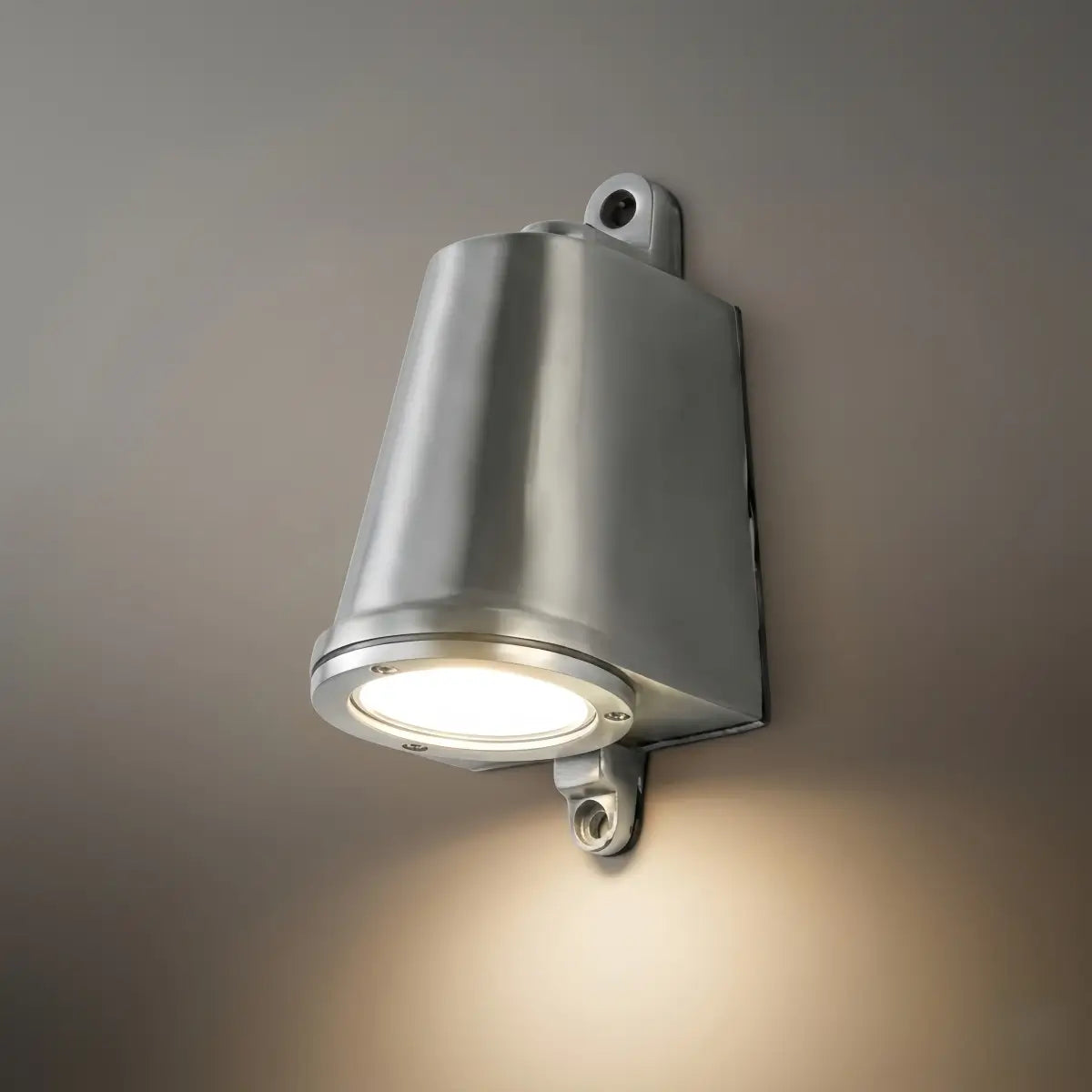 Nuvlight_Outdoor_Wall_Lamp