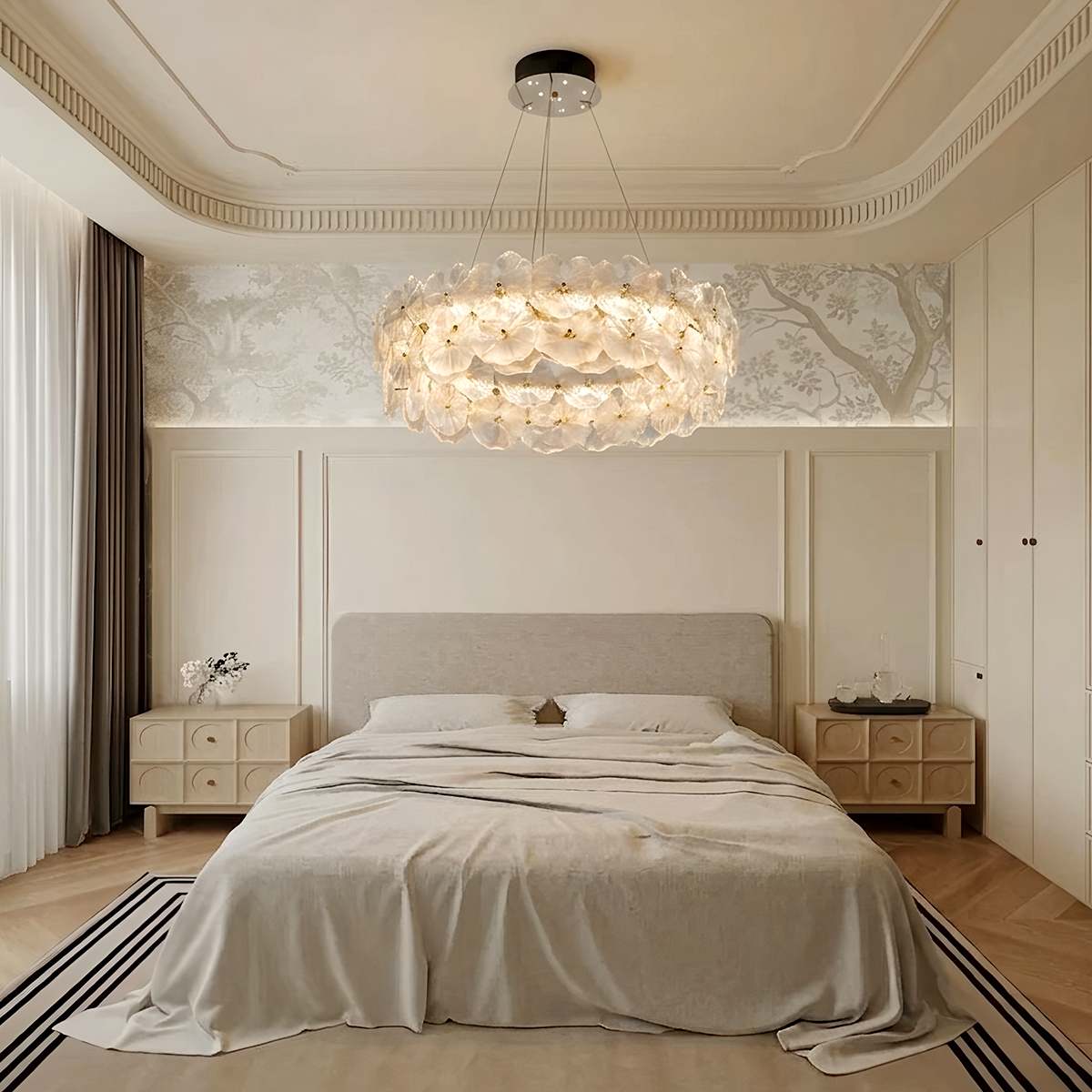 Sovintra Chandelier