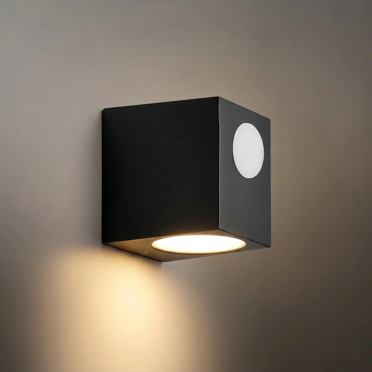 Nuvlight_Square_Outdoor_Wall_Lamp