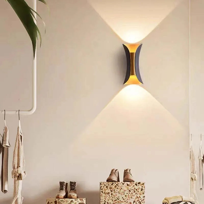 Irondale Modern Curved LED Outdoor Wall Sconce – Wall-Mounted Fixture for Courtyard/Patio